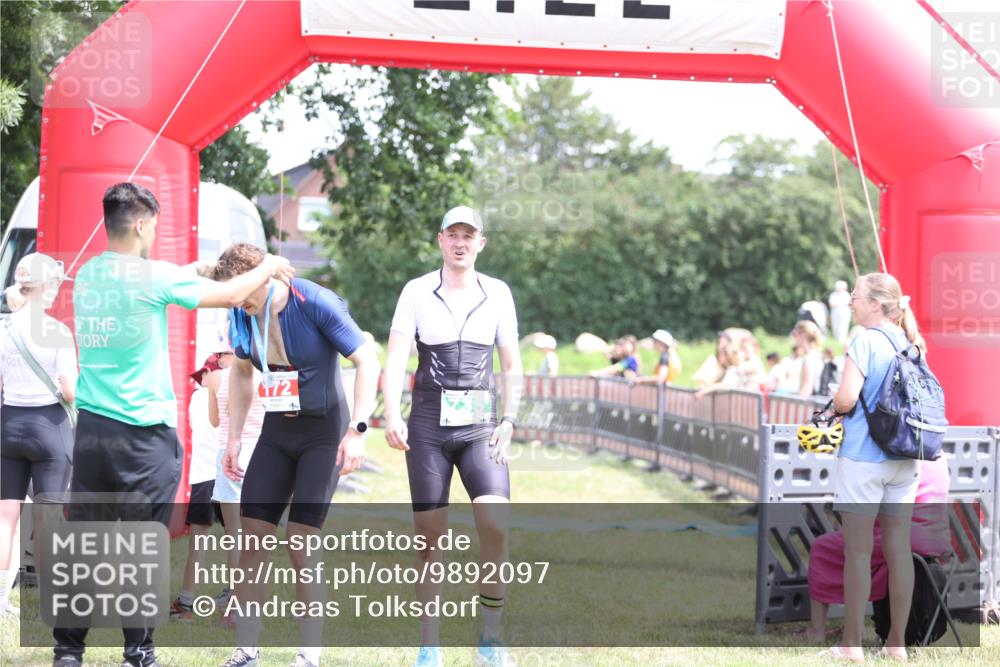 21.06.2026 - 29. Vierlanden-Triathlon Andreas Tolksdorf http://msf.ph/oto/9892097 21.06.2026 13:36:44 Ziel  meine-sportfotos.de