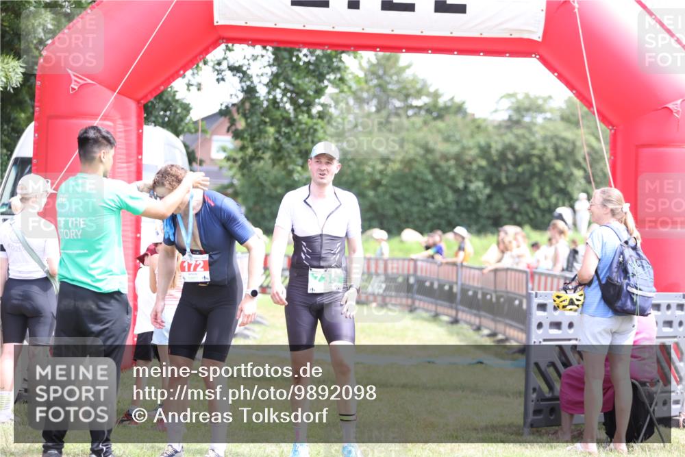 21.06.2026 - 29. Vierlanden-Triathlon Andreas Tolksdorf http://msf.ph/oto/9892098 21.06.2026 13:36:44 Ziel  meine-sportfotos.de