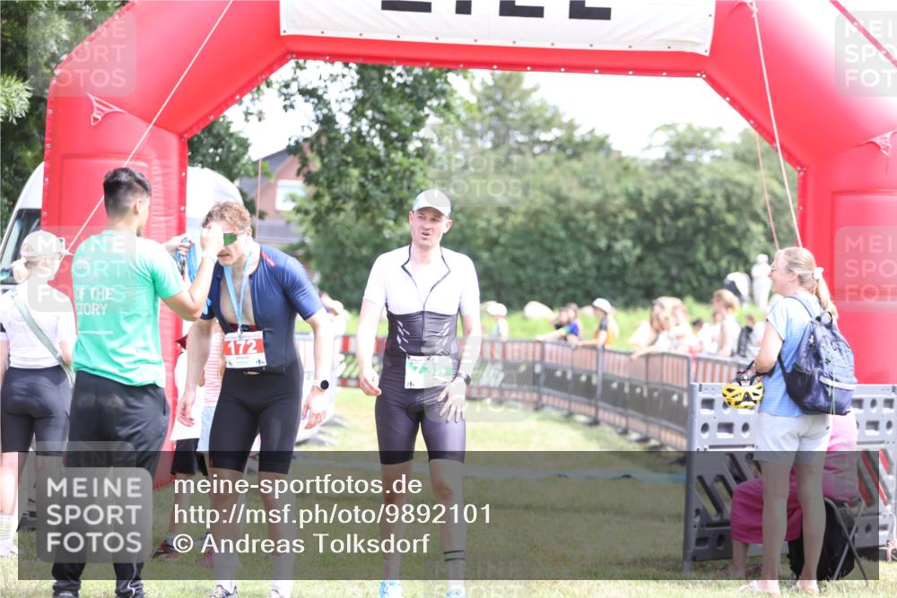 21.06.2026 - 29. Vierlanden-Triathlon Andreas Tolksdorf http://msf.ph/oto/9892101 21.06.2026 13:36:44 Ziel  meine-sportfotos.de