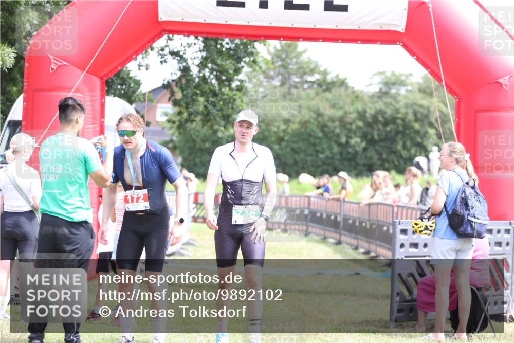 21.06.2026 - 29. Vierlanden-Triathlon Andreas Tolksdorf http://msf.ph/oto/9892102 21.06.2026 13:36:44 Ziel  meine-sportfotos.de