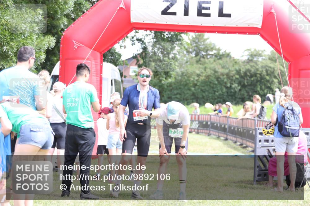 21.06.2026 - 29. Vierlanden-Triathlon Andreas Tolksdorf http://msf.ph/oto/9892106 21.06.2026 13:36:46 Ziel  meine-sportfotos.de