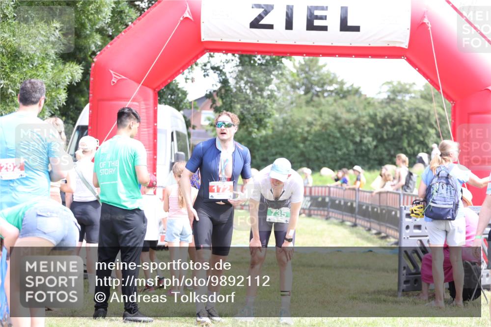 21.06.2026 - 29. Vierlanden-Triathlon Andreas Tolksdorf http://msf.ph/oto/9892112 21.06.2026 13:36:46 Ziel  meine-sportfotos.de