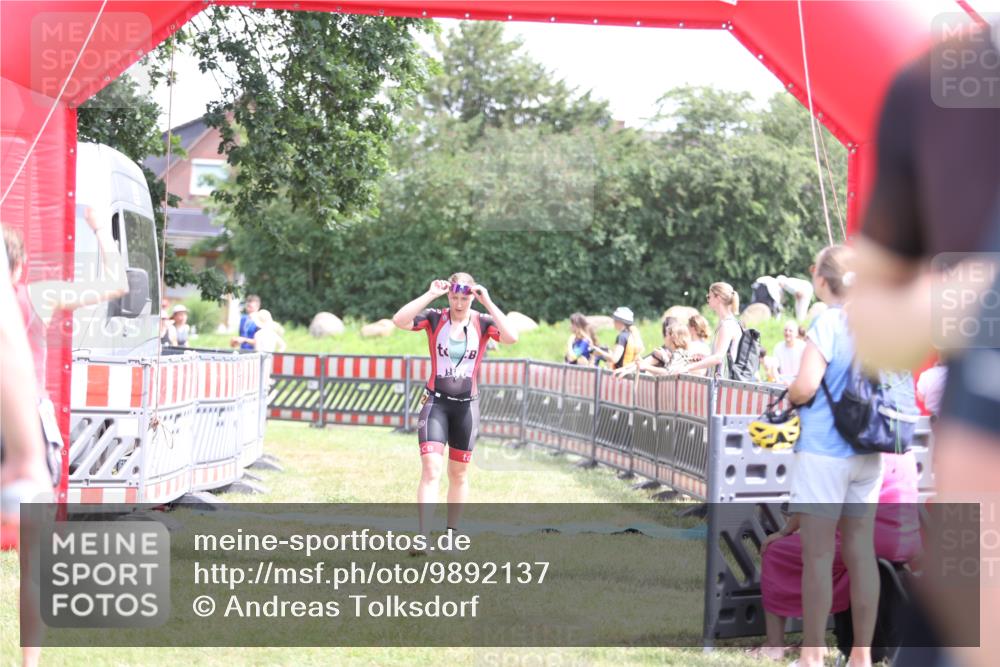 21.06.2026 - 29. Vierlanden-Triathlon Andreas Tolksdorf http://msf.ph/oto/9892137 21.06.2026 13:37:43 Ziel 846, 870, 1002, 846, 870, 1002 meine-sportfotos.de