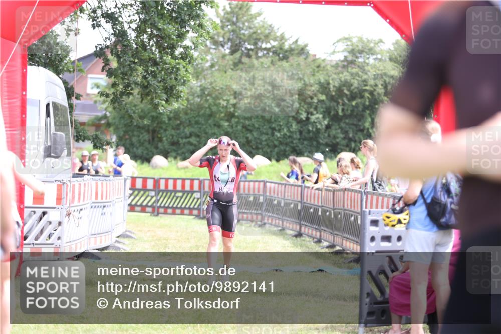 21.06.2026 - 29. Vierlanden-Triathlon Andreas Tolksdorf http://msf.ph/oto/9892141 21.06.2026 13:37:44 Ziel 846, 870, 1002, 846, 870, 1002 meine-sportfotos.de