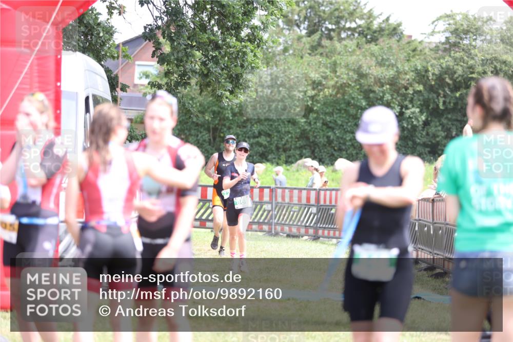 21.06.2026 - 29. Vierlanden-Triathlon Andreas Tolksdorf http://msf.ph/oto/9892160 21.06.2026 13:37:56 Ziel 720, 863, 997, 720, 863, 997 meine-sportfotos.de