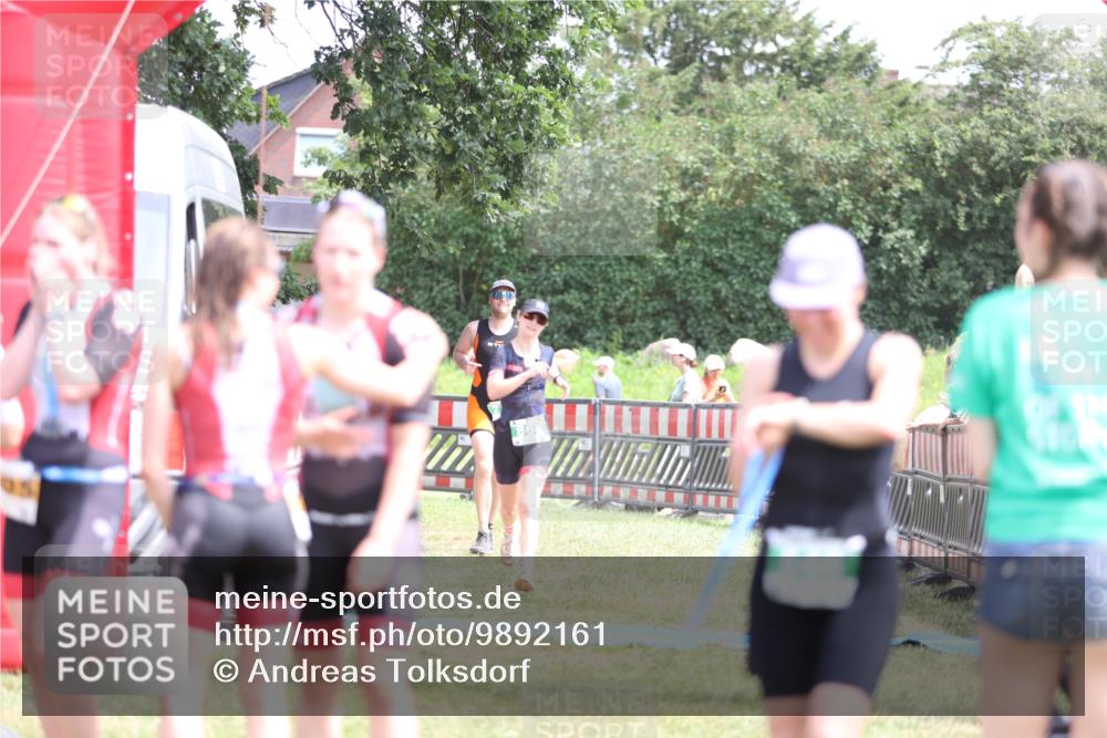 21.06.2026 - 29. Vierlanden-Triathlon Andreas Tolksdorf http://msf.ph/oto/9892161 21.06.2026 13:37:56 Ziel 720, 863, 997, 720, 863, 997 meine-sportfotos.de