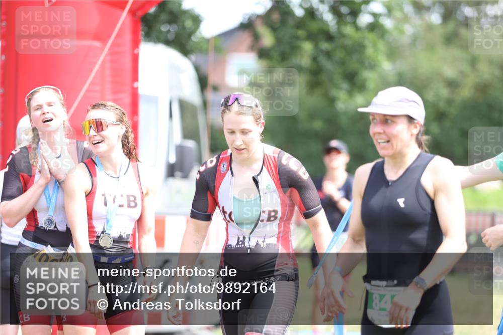 21.06.2026 - 29. Vierlanden-Triathlon Andreas Tolksdorf http://msf.ph/oto/9892164 21.06.2026 13:37:58 Ziel 720, 863, 997, 720, 863, 997 meine-sportfotos.de