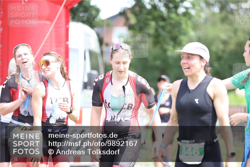 21.06.2026 - 29. Vierlanden-Triathlon Andreas Tolksdorf http://msf.ph/oto/9892167 21.06.2026 13:37:58 Ziel 720, 863, 997, 720, 863, 997 meine-sportfotos.de