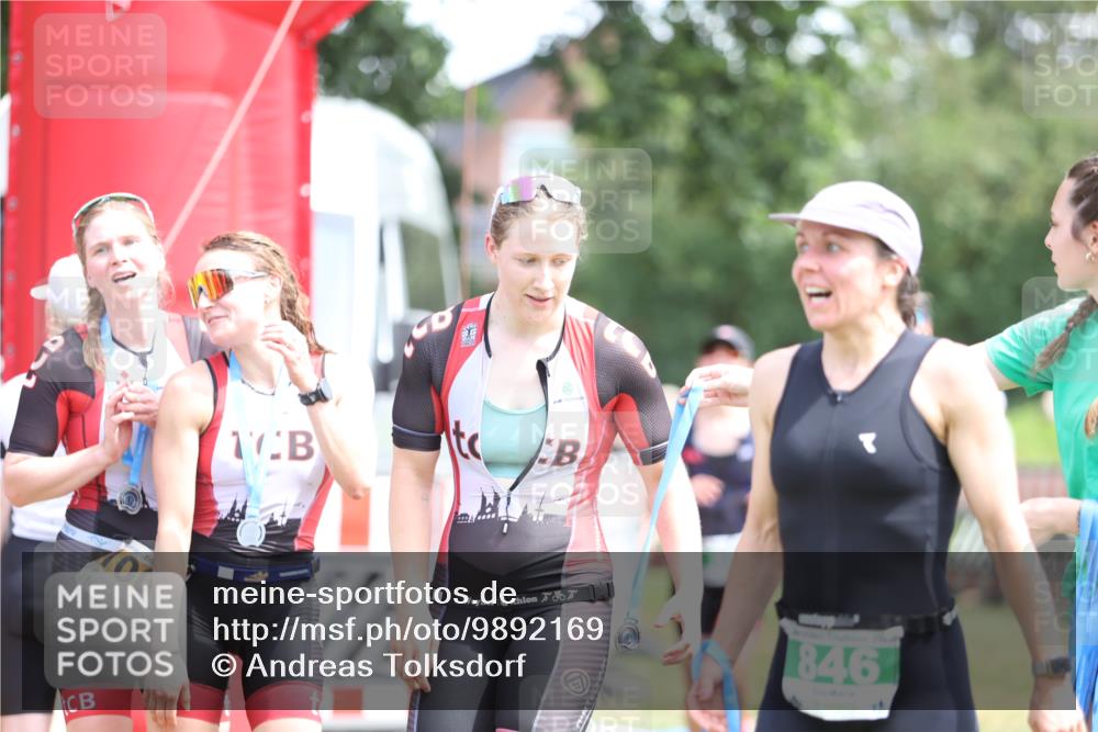 21.06.2026 - 29. Vierlanden-Triathlon Andreas Tolksdorf http://msf.ph/oto/9892169 21.06.2026 13:37:58 Ziel 720, 863, 997, 720, 863, 997 meine-sportfotos.de