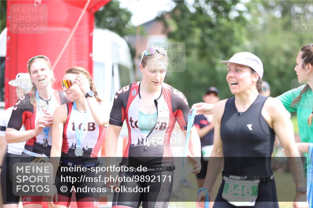 21.06.2026 - 29. Vierlanden-Triathlon Andreas Tolksdorf http://msf.ph/oto/9892171 21.06.2026 13:37:58 Ziel 720, 863, 997, 720, 863, 997 meine-sportfotos.de
