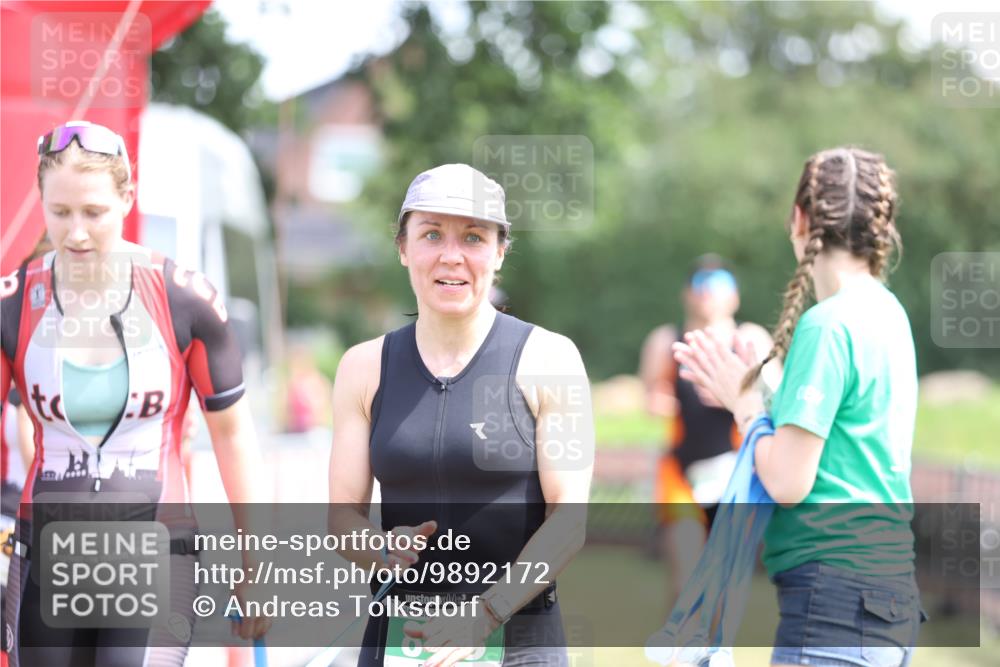 21.06.2026 - 29. Vierlanden-Triathlon Andreas Tolksdorf http://msf.ph/oto/9892172 21.06.2026 13:37:59 Ziel 720, 863, 997, 720, 863, 997 meine-sportfotos.de