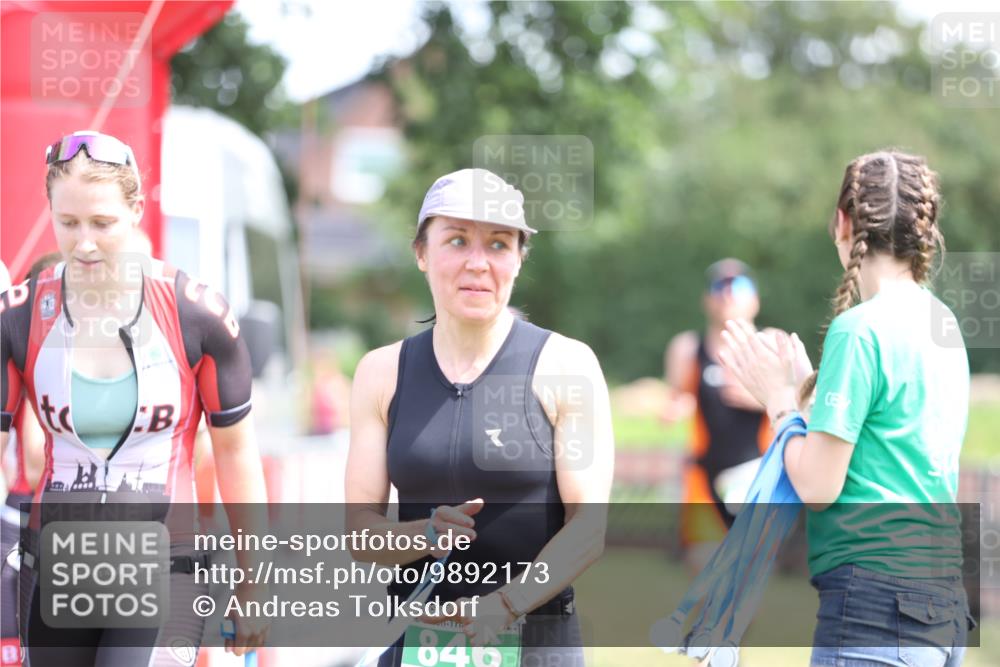21.06.2026 - 29. Vierlanden-Triathlon Andreas Tolksdorf http://msf.ph/oto/9892173 21.06.2026 13:37:59 Ziel 720, 863, 997, 720, 863, 997 meine-sportfotos.de