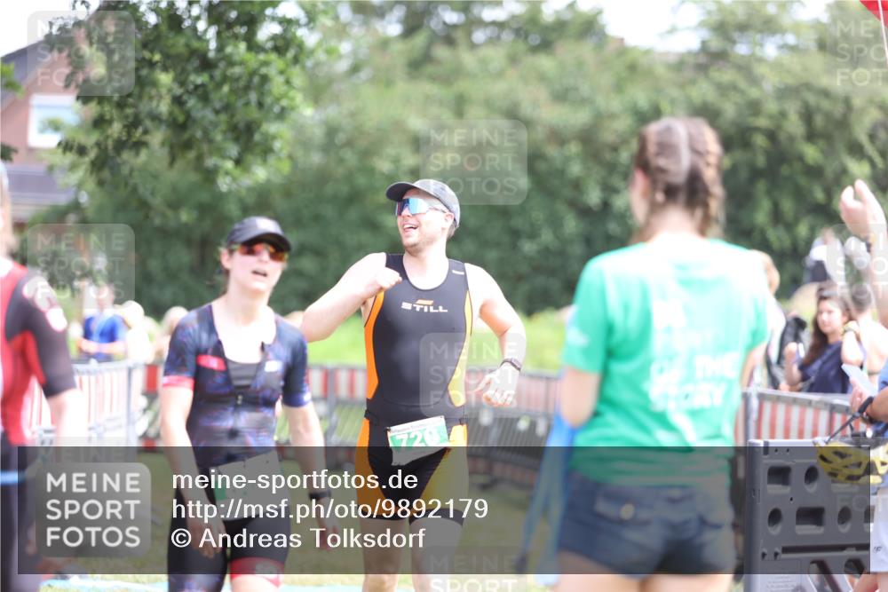 21.06.2026 - 29. Vierlanden-Triathlon Andreas Tolksdorf http://msf.ph/oto/9892179 21.06.2026 13:38:01 Ziel 720, 863, 997, 720, 863, 997 meine-sportfotos.de