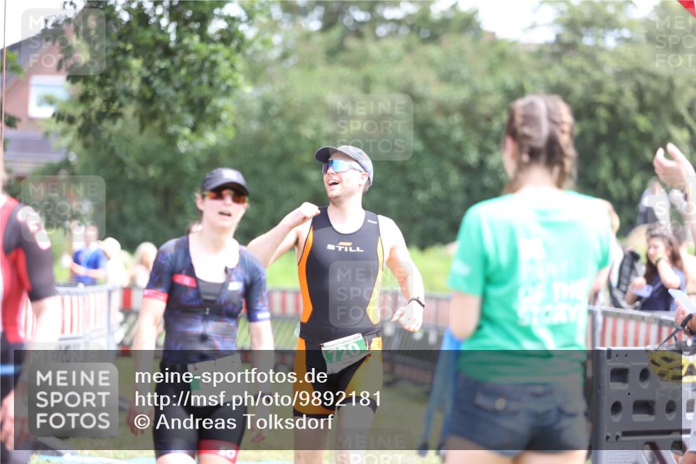 21.06.2026 - 29. Vierlanden-Triathlon Andreas Tolksdorf http://msf.ph/oto/9892181 21.06.2026 13:38:01 Ziel 720, 863, 997, 720, 863, 997 meine-sportfotos.de