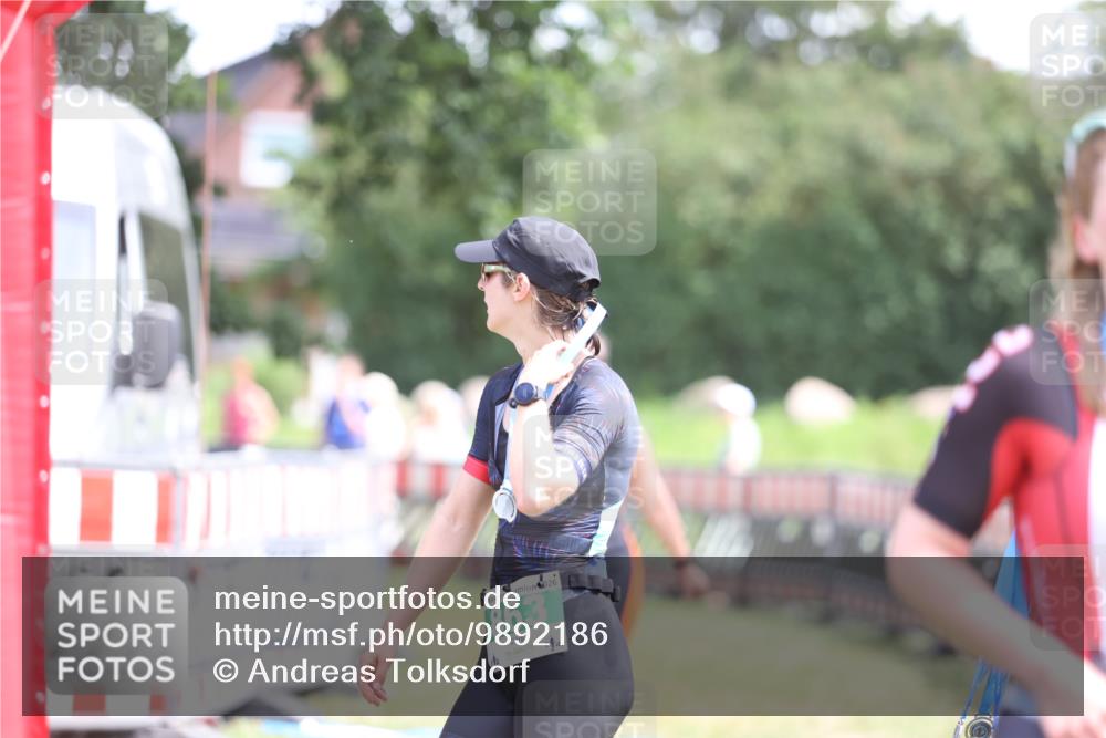 21.06.2026 - 29. Vierlanden-Triathlon Andreas Tolksdorf http://msf.ph/oto/9892186 21.06.2026 13:38:05 Ziel 997, 997 meine-sportfotos.de