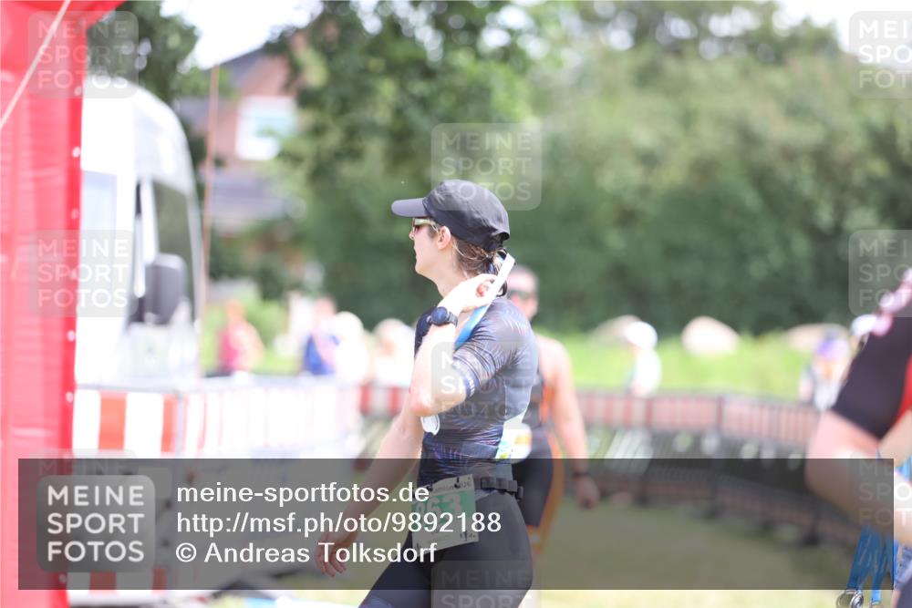 21.06.2026 - 29. Vierlanden-Triathlon Andreas Tolksdorf http://msf.ph/oto/9892188 21.06.2026 13:38:05 Ziel 997, 997 meine-sportfotos.de