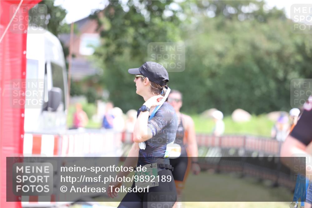 21.06.2026 - 29. Vierlanden-Triathlon Andreas Tolksdorf http://msf.ph/oto/9892189 21.06.2026 13:38:05 Ziel 997, 997 meine-sportfotos.de