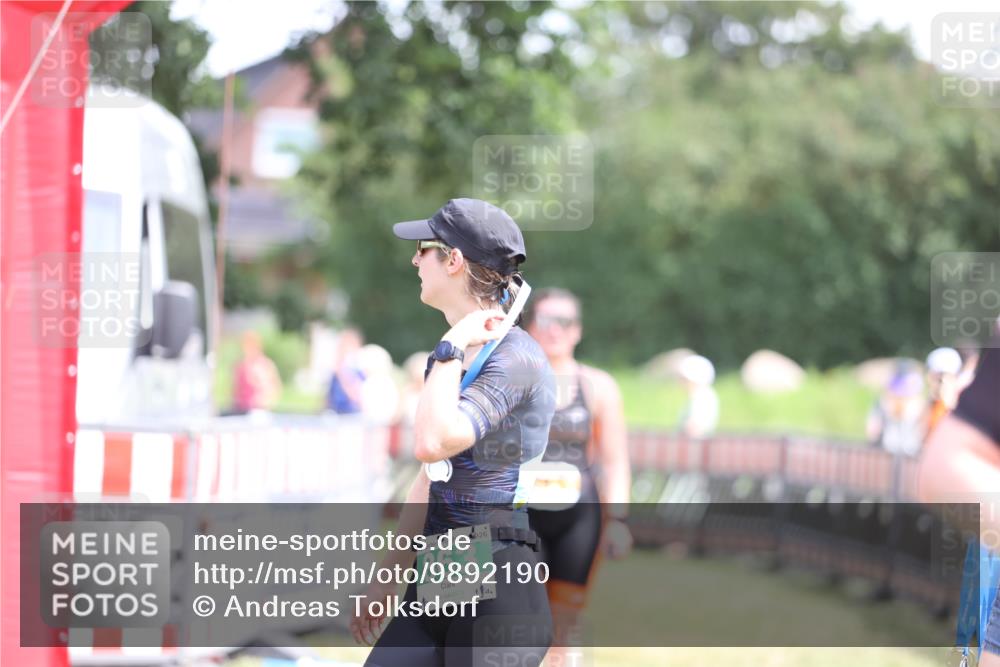 21.06.2026 - 29. Vierlanden-Triathlon Andreas Tolksdorf http://msf.ph/oto/9892190 21.06.2026 13:38:05 Ziel 997, 997 meine-sportfotos.de