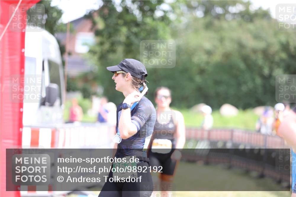 21.06.2026 - 29. Vierlanden-Triathlon Andreas Tolksdorf http://msf.ph/oto/9892192 21.06.2026 13:38:05 Ziel 997, 997 meine-sportfotos.de