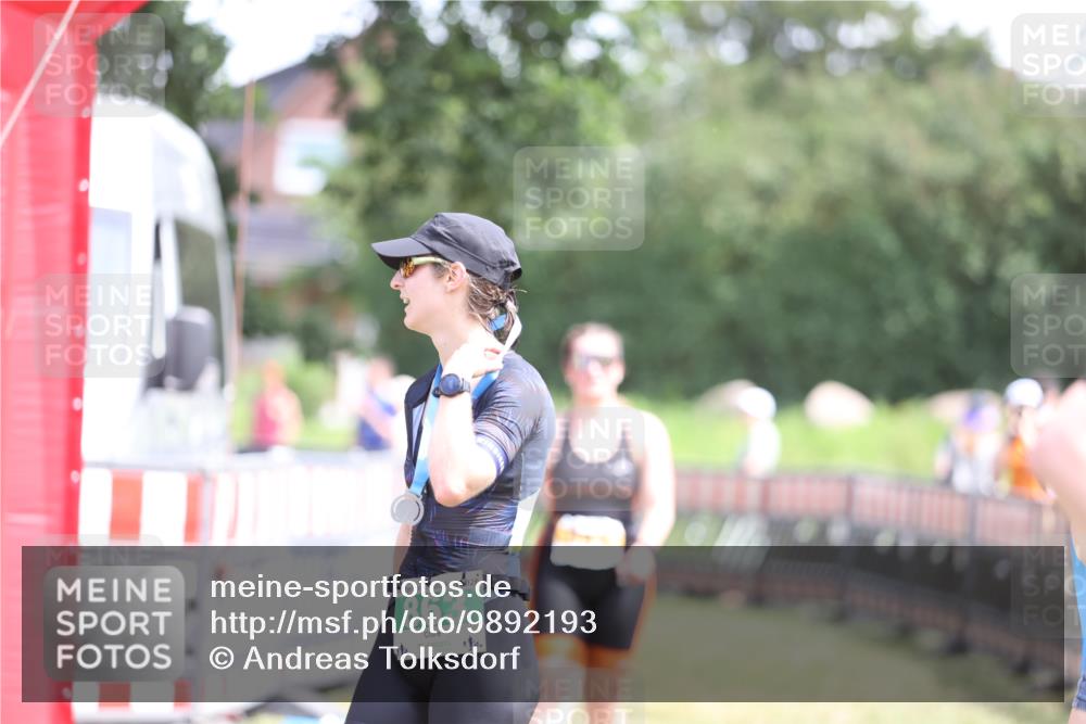 21.06.2026 - 29. Vierlanden-Triathlon Andreas Tolksdorf http://msf.ph/oto/9892193 21.06.2026 13:38:05 Ziel 997, 997 meine-sportfotos.de