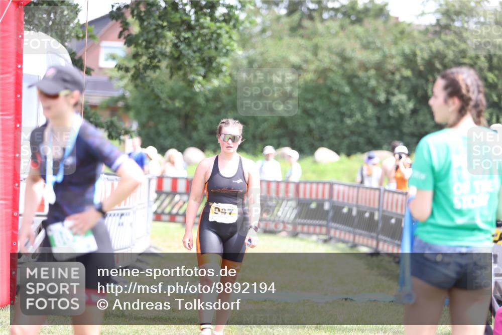 21.06.2026 - 29. Vierlanden-Triathlon Andreas Tolksdorf http://msf.ph/oto/9892194 21.06.2026 13:38:06 Ziel 997, 997 meine-sportfotos.de