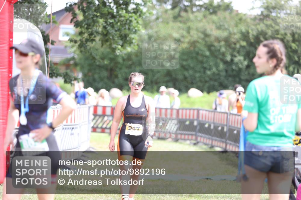 21.06.2026 - 29. Vierlanden-Triathlon Andreas Tolksdorf http://msf.ph/oto/9892196 21.06.2026 13:38:07 Ziel 997, 997 meine-sportfotos.de