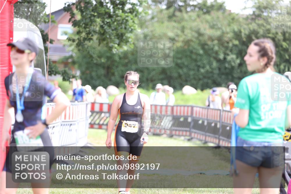 21.06.2026 - 29. Vierlanden-Triathlon Andreas Tolksdorf http://msf.ph/oto/9892197 21.06.2026 13:38:07 Ziel 997, 997 meine-sportfotos.de