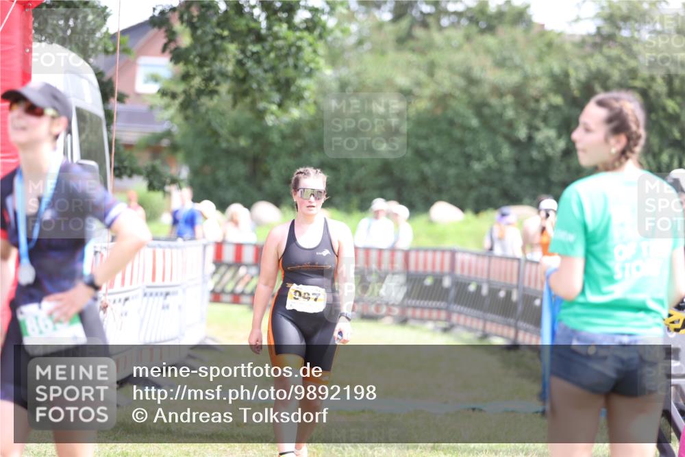 21.06.2026 - 29. Vierlanden-Triathlon Andreas Tolksdorf http://msf.ph/oto/9892198 21.06.2026 13:38:07 Ziel 997, 997 meine-sportfotos.de