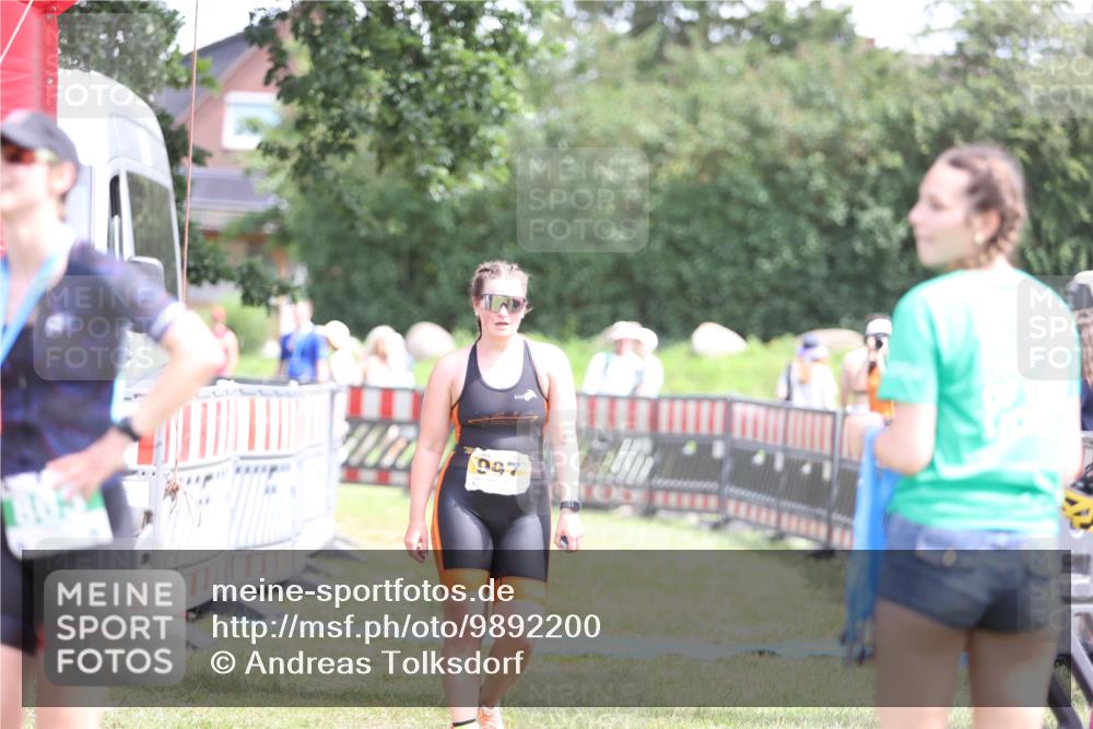 21.06.2026 - 29. Vierlanden-Triathlon Andreas Tolksdorf http://msf.ph/oto/9892200 21.06.2026 13:38:07 Ziel 997, 997 meine-sportfotos.de
