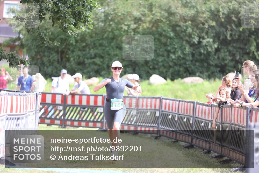 21.06.2026 - 29. Vierlanden-Triathlon Andreas Tolksdorf http://msf.ph/oto/9892201 21.06.2026 13:38:28 Ziel 763, 854, 763, 854 meine-sportfotos.de