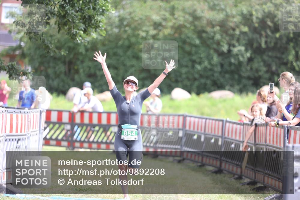 21.06.2026 - 29. Vierlanden-Triathlon Andreas Tolksdorf http://msf.ph/oto/9892208 21.06.2026 13:38:28 Ziel 763, 854, 763, 854 meine-sportfotos.de