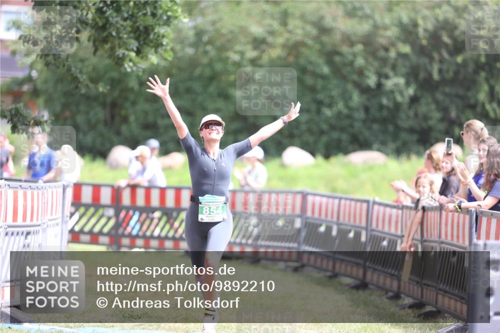 21.06.2026 - 29. Vierlanden-Triathlon Andreas Tolksdorf http://msf.ph/oto/9892210 21.06.2026 13:38:28 Ziel 763, 854, 763, 854 meine-sportfotos.de