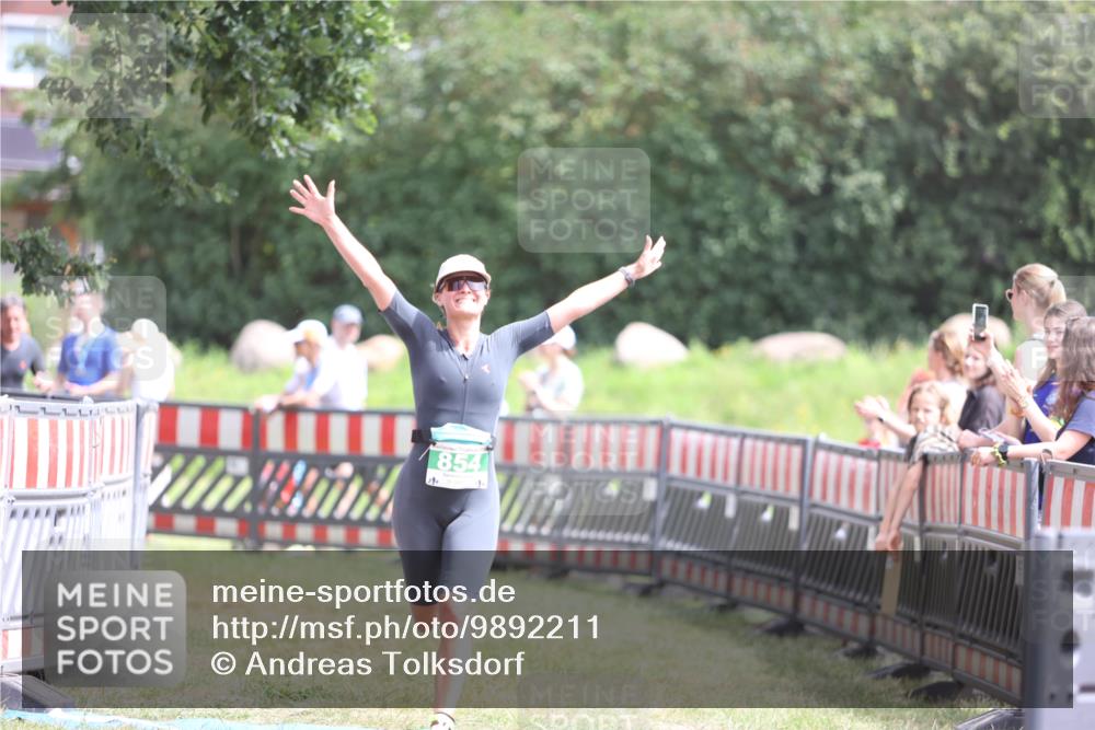 21.06.2026 - 29. Vierlanden-Triathlon Andreas Tolksdorf http://msf.ph/oto/9892211 21.06.2026 13:38:28 Ziel 763, 854, 763, 854 meine-sportfotos.de