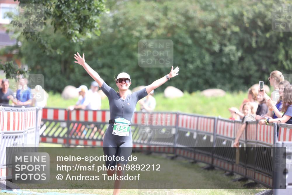 21.06.2026 - 29. Vierlanden-Triathlon Andreas Tolksdorf http://msf.ph/oto/9892212 21.06.2026 13:38:28 Ziel 763, 854, 763, 854 meine-sportfotos.de