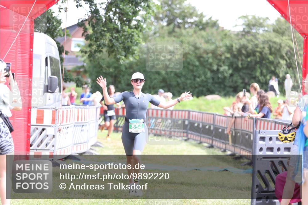 21.06.2026 - 29. Vierlanden-Triathlon Andreas Tolksdorf http://msf.ph/oto/9892220 21.06.2026 13:38:30 Ziel 763, 854, 763, 854 meine-sportfotos.de