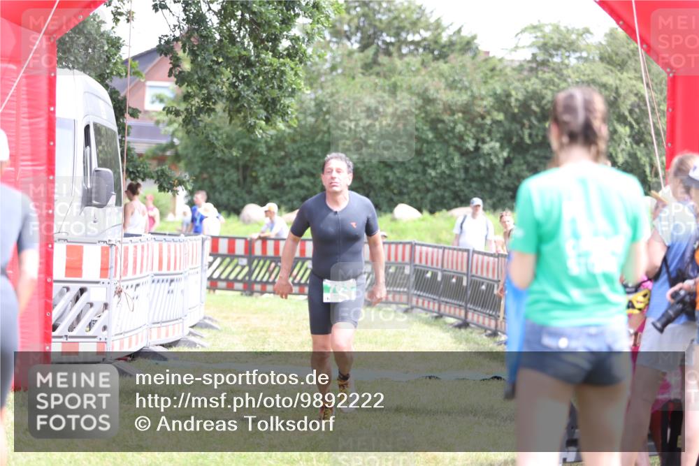 21.06.2026 - 29. Vierlanden-Triathlon Andreas Tolksdorf http://msf.ph/oto/9892222 21.06.2026 13:38:35 Ziel 763, 800, 763, 800 meine-sportfotos.de