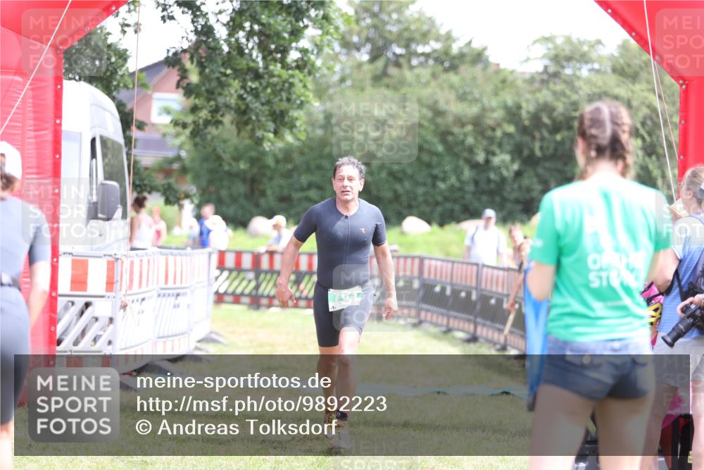 21.06.2026 - 29. Vierlanden-Triathlon Andreas Tolksdorf http://msf.ph/oto/9892223 21.06.2026 13:38:35 Ziel 763, 800, 763, 800 meine-sportfotos.de