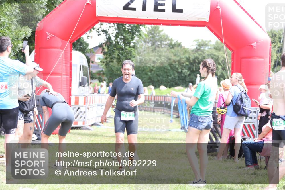 21.06.2026 - 29. Vierlanden-Triathlon Andreas Tolksdorf http://msf.ph/oto/9892229 21.06.2026 13:38:37 Ziel 763, 800, 763, 800 meine-sportfotos.de