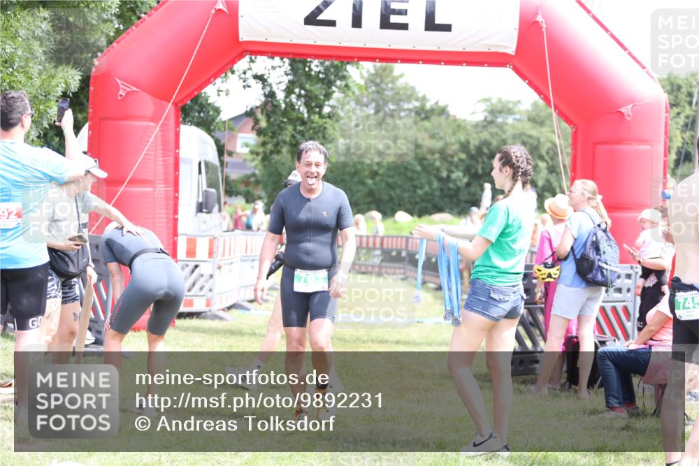 21.06.2026 - 29. Vierlanden-Triathlon Andreas Tolksdorf http://msf.ph/oto/9892231 21.06.2026 13:38:37 Ziel 763, 800, 763, 800 meine-sportfotos.de