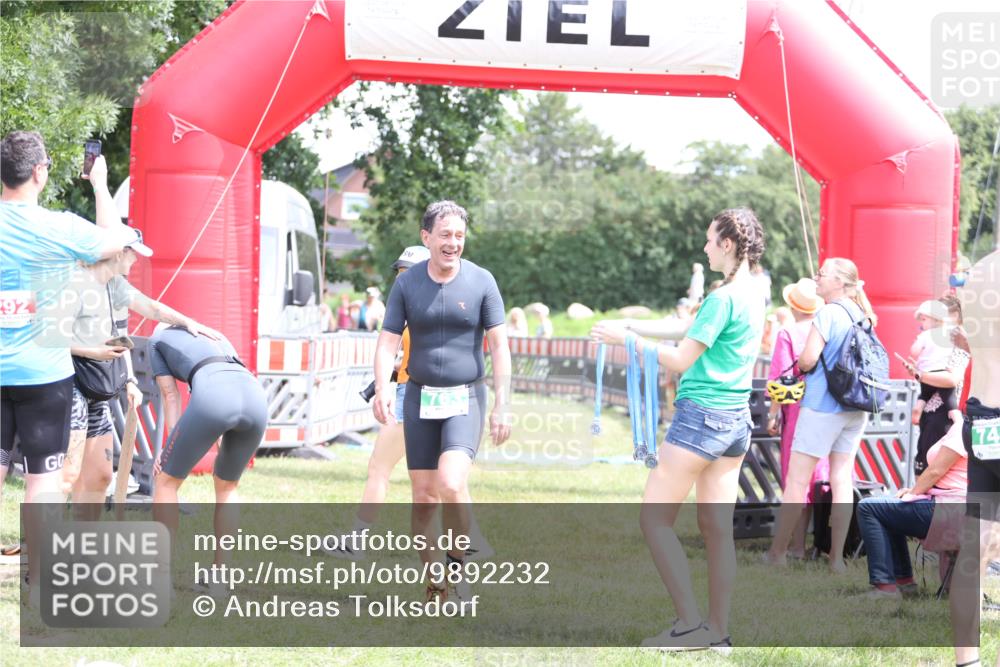 21.06.2026 - 29. Vierlanden-Triathlon Andreas Tolksdorf http://msf.ph/oto/9892232 21.06.2026 13:38:37 Ziel 763, 800, 763, 800 meine-sportfotos.de
