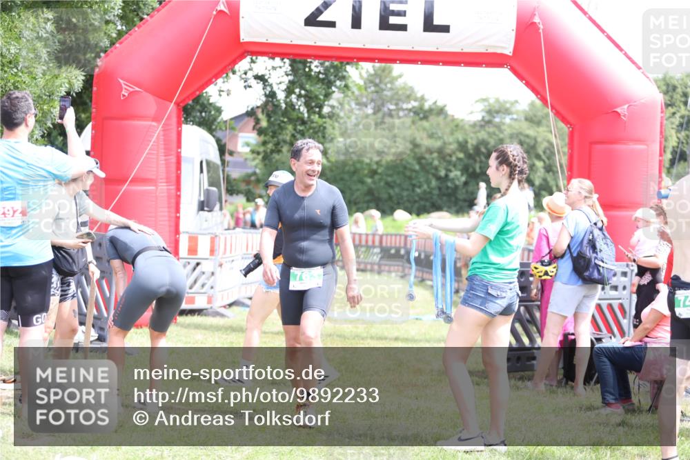 21.06.2026 - 29. Vierlanden-Triathlon Andreas Tolksdorf http://msf.ph/oto/9892233 21.06.2026 13:38:37 Ziel 763, 800, 763, 800 meine-sportfotos.de