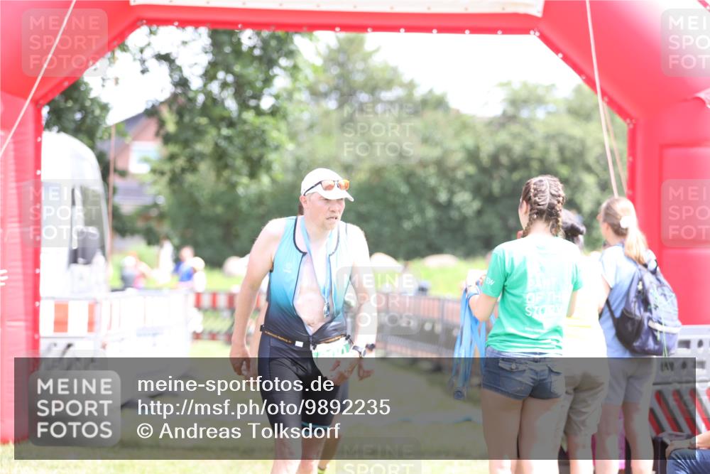 21.06.2026 - 29. Vierlanden-Triathlon Andreas Tolksdorf http://msf.ph/oto/9892235 21.06.2026 13:38:56 Ziel 99, 644, 795, 99, 644, 795 meine-sportfotos.de