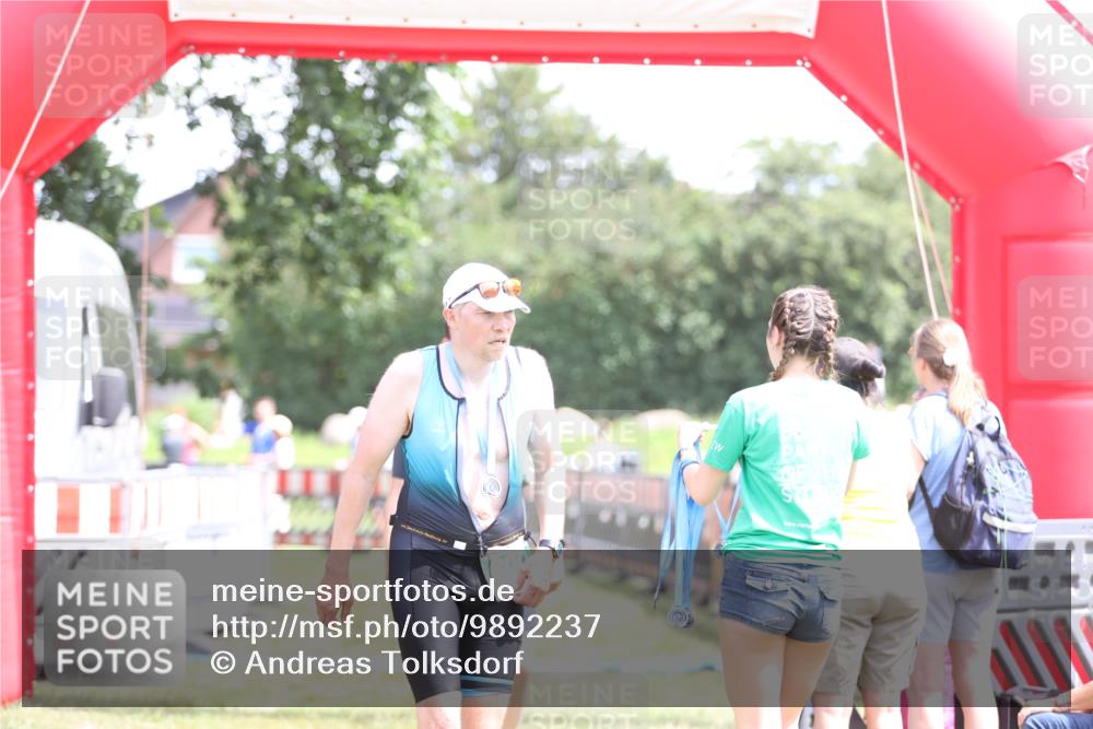 21.06.2026 - 29. Vierlanden-Triathlon Andreas Tolksdorf http://msf.ph/oto/9892237 21.06.2026 13:38:56 Ziel 99, 644, 795, 99, 644, 795 meine-sportfotos.de