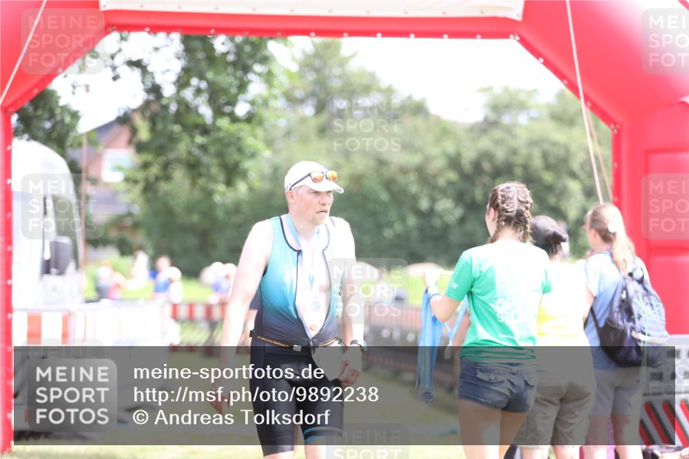 21.06.2026 - 29. Vierlanden-Triathlon Andreas Tolksdorf http://msf.ph/oto/9892238 21.06.2026 13:38:56 Ziel 99, 644, 795, 99, 644, 795 meine-sportfotos.de
