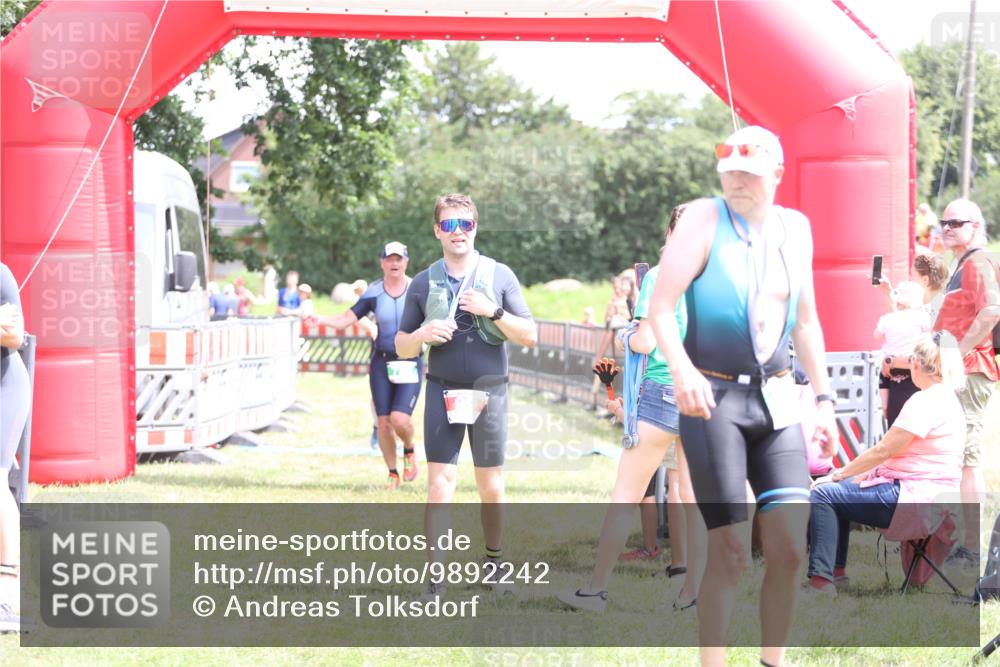 21.06.2026 - 29. Vierlanden-Triathlon Andreas Tolksdorf http://msf.ph/oto/9892242 21.06.2026 13:38:59 Ziel 644, 795, 644, 795 meine-sportfotos.de
