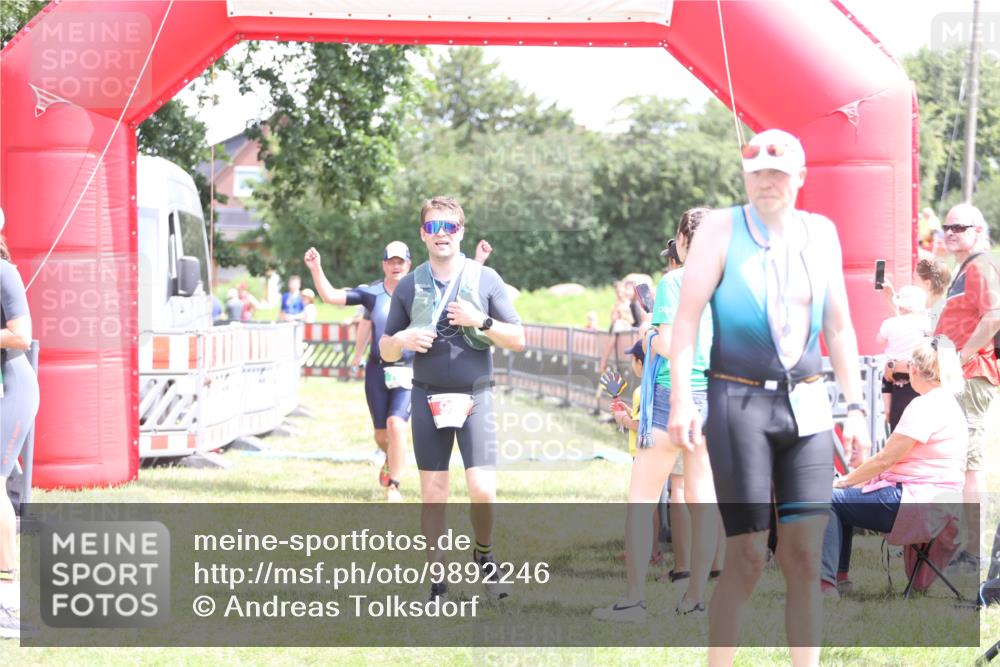 21.06.2026 - 29. Vierlanden-Triathlon Andreas Tolksdorf http://msf.ph/oto/9892246 21.06.2026 13:38:59 Ziel 644, 795, 644, 795 meine-sportfotos.de