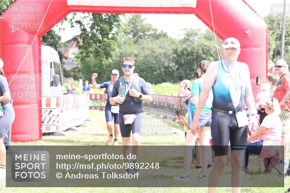 21.06.2026 - 29. Vierlanden-Triathlon Andreas Tolksdorf http://msf.ph/oto/9892248 21.06.2026 13:38:59 Ziel 644, 795, 644, 795 meine-sportfotos.de
