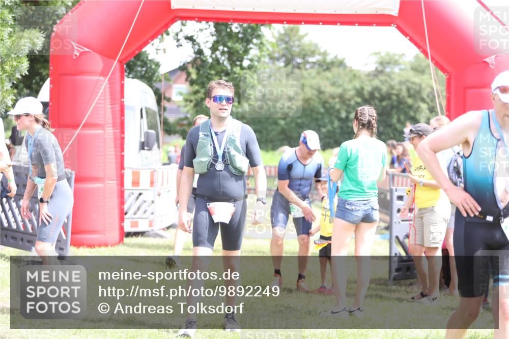 21.06.2026 - 29. Vierlanden-Triathlon Andreas Tolksdorf http://msf.ph/oto/9892249 21.06.2026 13:39:02 Ziel 644, 795, 644, 795 meine-sportfotos.de