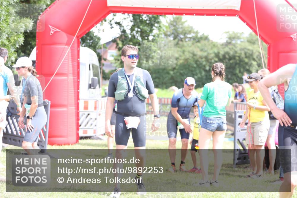 21.06.2026 - 29. Vierlanden-Triathlon Andreas Tolksdorf http://msf.ph/oto/9892253 21.06.2026 13:39:02 Ziel 644, 795, 644, 795 meine-sportfotos.de
