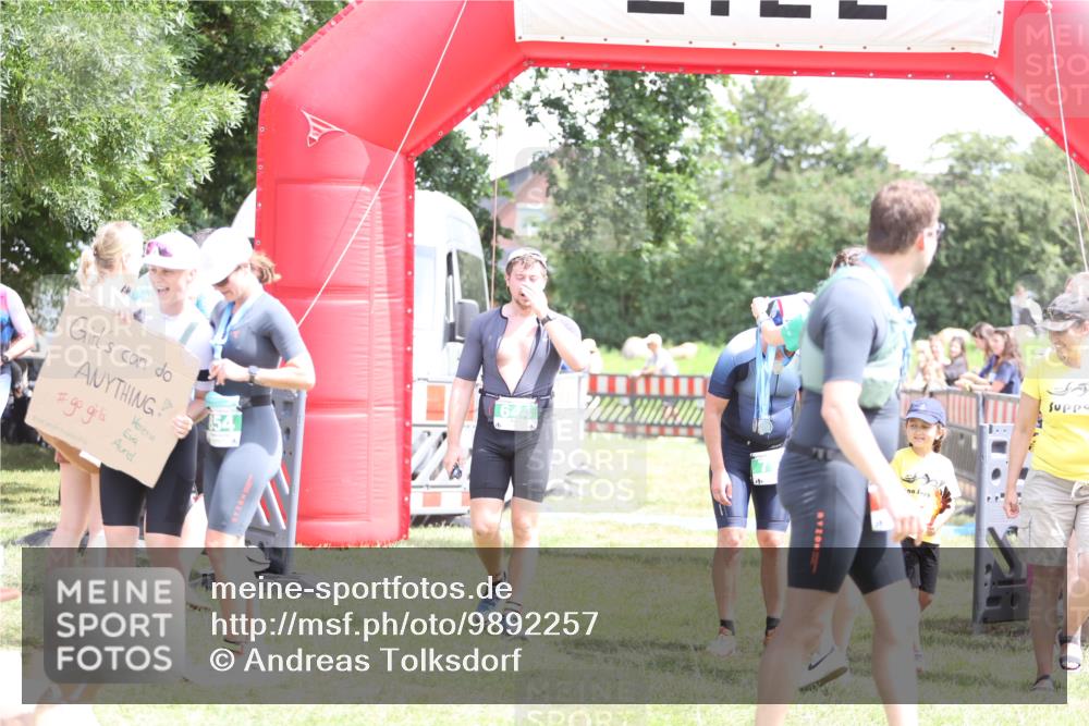 21.06.2026 - 29. Vierlanden-Triathlon Andreas Tolksdorf http://msf.ph/oto/9892257 21.06.2026 13:39:04 Ziel 644, 644 meine-sportfotos.de